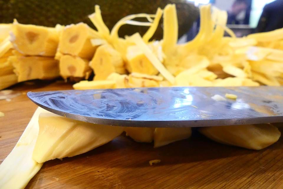 Jackfruit op het terras in Delft