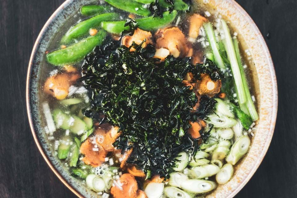 Vegetarische soep met M Kailan & M. Cantharellen