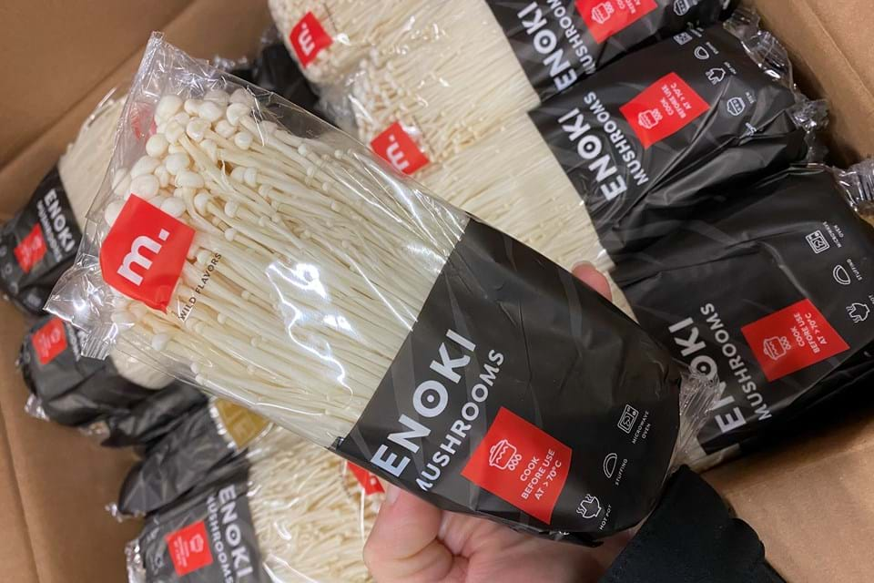 enoki paddenstoel in 200 gram verpakking van Mitrofresh