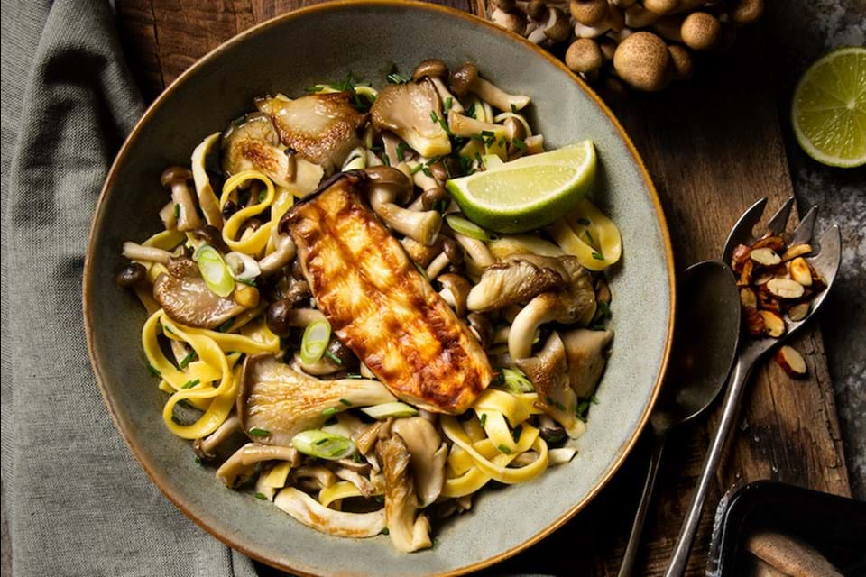 Tagliatelle mit M. Oyster Pilz, M. Eryngii und M. Shimeji